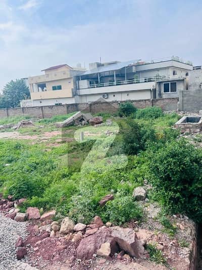 بنی گالہ اسلام آباد میں 13 مرلہ رہائشی پلاٹ 1.43 کروڑ میں برائے فروخت۔