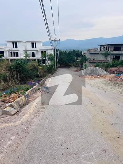 بنی گالہ اسلام آباد میں 13 مرلہ رہائشی پلاٹ 2.2 کروڑ میں برائے فروخت۔