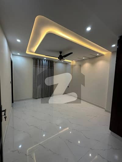 واپڈا ٹاؤن گوجرانوالہ میں 5 کمروں کا 10 مرلہ مکان 2.6 کروڑ میں برائے فروخت۔