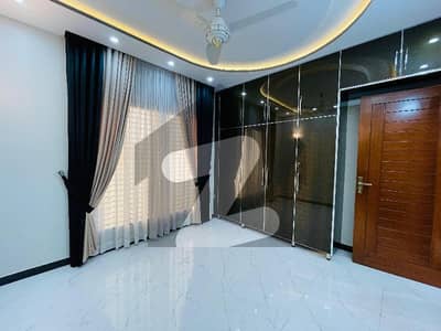 Prime Location 5 Marla Spacious House Is Available In Wapda Town For rent