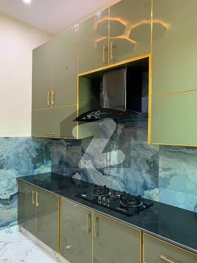 واپڈا ٹاؤن گوجرانوالہ میں 5 کمروں کا 10 مرلہ مکان 1.3 لاکھ میں کرایہ پر دستیاب ہے۔