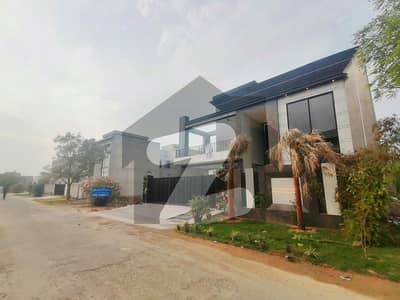 GET A CHANCE TO BUY 1 KANAL HOUSE FOR SALE IN NFC 1 IN LAHORE IN A VERY HOT LOCATION