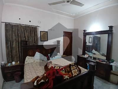 جوہر ٹاؤن فیز 2 - بلاک جے2 جوہر ٹاؤن فیز 2,جوہر ٹاؤن,لاہور میں 1 کمرے کا 5 مرلہ بالائی پورشن 45.0 ہزار میں کرایہ پر دستیاب ہے۔