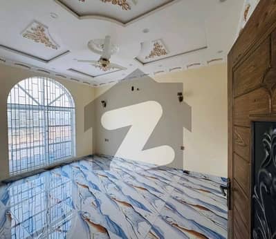 کینال ویو - سیکٹر 4 کینال ویو ہاؤسنگ سکیم,گوجرانوالہ میں 5 کمروں کا 10 مرلہ مکان 3.6 کروڑ میں برائے فروخت۔