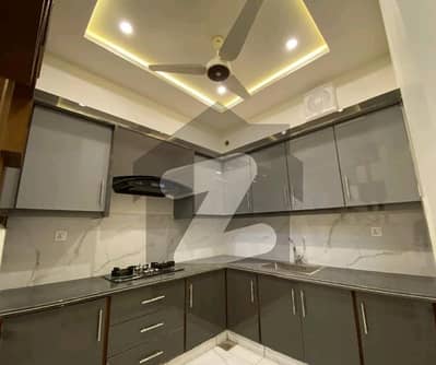 رائل پام سٹی ۔ بلاک ڈی رئیل پام سٹی,ایمن آباد موڑ,گوجرانوالہ میں 4 کمروں کا 5 مرلہ مکان 1.85 کروڑ میں برائے فروخت۔ رائل پام سٹی ۔ بلاک ڈی رئیل پام سٹی,ایمن آباد موڑ,گوجرانوالہ میں 4 کمروں کا 5 مرلہ مکان 1.85 کروڑ میں برائے فروخت۔