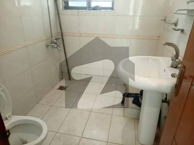 جی ۔ 11 اسلام آباد میں 2 کمروں کا 6 مرلہ زیریں پورشن 80.0 ہزار میں کرایہ پر دستیاب ہے۔