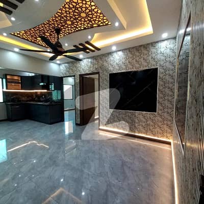 بخاری کمرشل ایریا ڈی ایچ اے فیز 6,ڈی ایچ اے ڈیفینس,کراچی میں 3 کمروں کا 6 مرلہ فلیٹ 1.5 لاکھ میں کرایہ پر دستیاب ہے۔ بخاری کمرشل ایریا ڈی ایچ اے فیز 6,ڈی ایچ اے ڈیفینس,کراچی میں 3 کمروں کا 6 مرلہ فلیٹ 1.5 لاکھ میں کرایہ پر دستیاب ہے۔