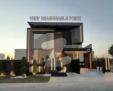 One Kanal Luxurious Bungalow Located Near Park And Mosque