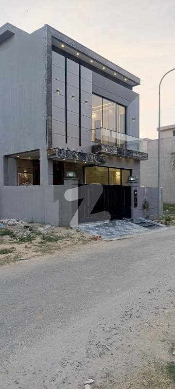 05 Marla Modern House Available For Rent In DHA 9 Town Lahore