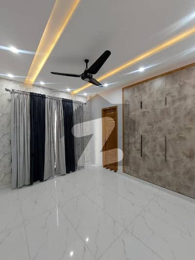 واپڈا ٹاؤن گوجرانوالہ میں 6 کمروں کا 1 کنال مکان 1.3 لاکھ میں کرایہ پر دستیاب ہے۔