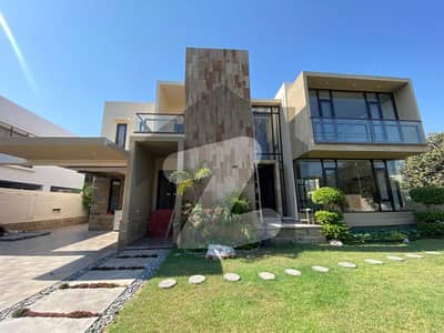 1000 YARDS LUXURY BUNGALOW FOR SALE