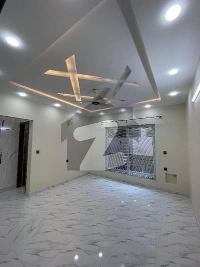 جی ۔ 15 اسلام آباد میں 7 کمروں کا 14 مرلہ مکان 5.7 کروڑ میں برائے فروخت۔