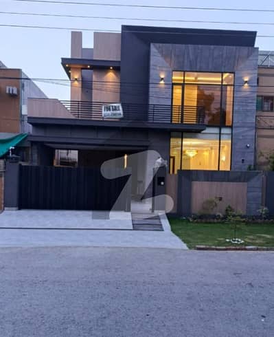 4 Beds 10 Marla Good Location House for Sale in Ex Air Avenue DHA Phase 8 Lahore.