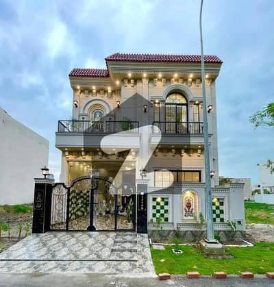 ڈی ایچ اے 9 ٹاؤن ڈیفنس (ڈی ایچ اے),لاہور میں 3 کمروں کا 5 مرلہ مکان 2.1 کروڑ میں برائے فروخت۔