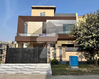 سٹی ہاؤسنگ سوسائٹی گوجرانوالہ میں 5 کمروں کا 10 مرلہ مکان 4.0 کروڑ میں برائے فروخت۔