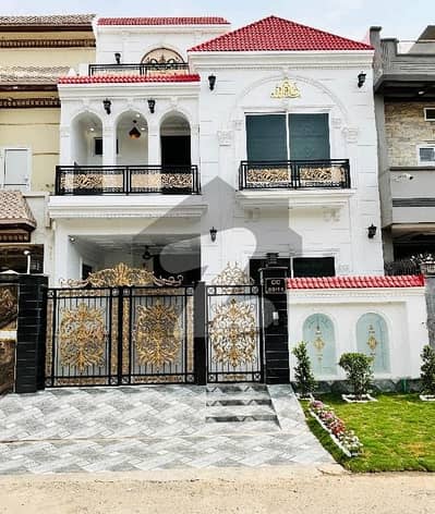 Prime Location 5 Marla House In Only Rs. 28500000