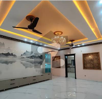 جی ۔ 13 اسلام آباد میں 6 کمروں کا 1 کنال مکان 16.5 کروڑ میں برائے فروخت۔