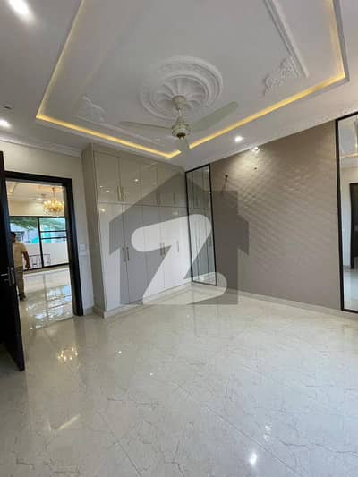 ڈی ایچ اے 9 ٹاؤن ۔ بلاک ڈی ڈی ایچ اے 9 ٹاؤن,ڈیفنس (ڈی ایچ اے),لاہور میں 3 کمروں کا 5 مرلہ مکان 2.45 کروڑ میں برائے فروخت۔