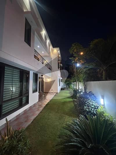 ڈی ایچ اے فیز 7 ڈی ایچ اے ڈیفینس,کراچی میں 7 کمروں کا 1 کنال مکان 10.75 کروڑ میں برائے فروخت۔