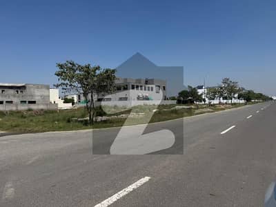 ڈی ایچ اے فیز 8 - بلاک وی فیز 8,ڈیفنس (ڈی ایچ اے),لاہور میں 4 کنال رہائشی پلاٹ 30.0 کروڑ میں برائے فروخت۔