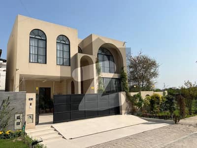 BANKERS AVENUE 18 MARLA BRAND NEW HOUSE FOR SALE