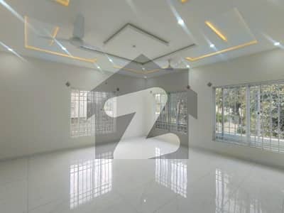 آئی ۔ 8 اسلام آباد میں 5 کمروں کا 1 کنال بالائی پورشن 4.3 لاکھ میں کرایہ پر دستیاب ہے۔