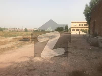 ملتان روڈ لاہور میں 50 کنال فیکٹری 42.0 لاکھ میں کرایہ پر دستیاب ہے۔