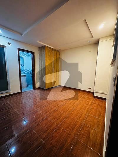 گلبرگ ہائٹس گلبرگ گرینز,گلبرگ,اسلام آباد میں 1 کمرے کا 3 مرلہ فلیٹ 1.3 کروڑ میں برائے فروخت۔