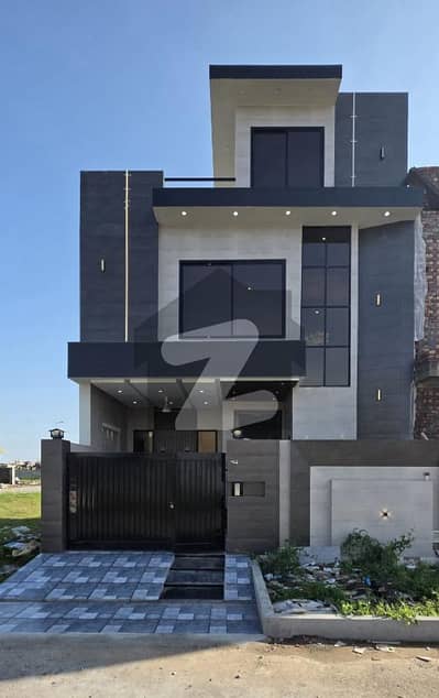 سٹی ہاؤسنگ سوسائٹی سیالکوٹ میں 3 کمروں کا 5 مرلہ مکان 2.15 کروڑ میں برائے فروخت۔