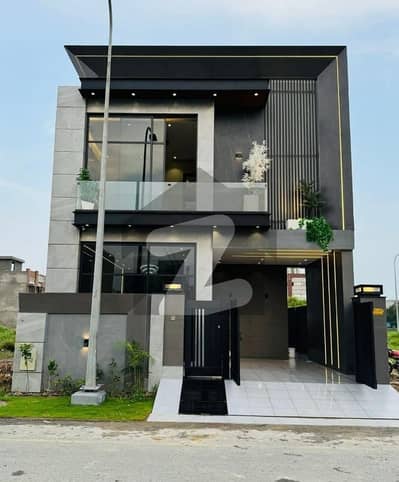 5 MARLA DESIGNER HOUSE FOR RENT IN 9 TOWN AVAILABLE