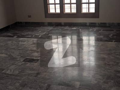 نارتھ ناظم آباد ۔ بلاک بی نارتھ ناظم آباد,کراچی میں 5 کمروں کا 1 کنال مکان 4.0 لاکھ میں کرایہ پر دستیاب ہے۔