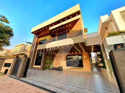 بحریہ ٹاؤن فیز 7 بحریہ ٹاؤن راولپنڈی,راولپنڈی میں 6 کمروں کا 2 کنال مکان 3.7 لاکھ میں کرایہ پر دستیاب ہے۔