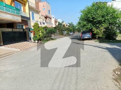 ڈی ایچ اے 11 رہبر فیز 4 ۔ بلاک آر ڈی ایچ اے 11 رہبر فیز 4,ڈی ایچ اے 11 رہبر,لاہور میں 5 مرلہ رہائشی پلاٹ 81.0 لاکھ میں برائے فروخت۔