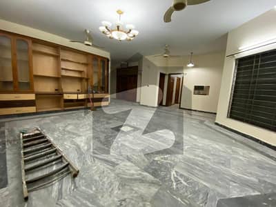 60x90 0ne Kanal Upper Portion With Separate Gate Servant Quarter Available On Rent Located In I-8