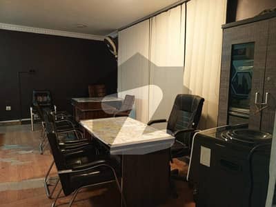 ڈی ایچ اے فیز 1 - بلاک ایف فیز 1,ڈیفنس (ڈی ایچ اے),لاہور میں 4 مرلہ Studio دفتر 45.0 ہزار میں کرایہ پر دستیاب ہے۔