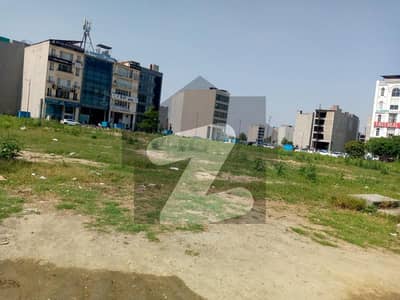 ڈی ایچ اے فیز 8 ڈیفنس (ڈی ایچ اے),لاہور میں 8 مرلہ کمرشل پلاٹ 8.5 کروڑ میں برائے فروخت۔