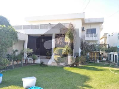 ڈی ایچ اے فیز 2 ڈیفنس (ڈی ایچ اے),لاہور میں 6 کمروں کا 2 کنال مکان 13.0 کروڑ میں برائے فروخت۔ ڈی ایچ اے فیز 2 ڈیفنس (ڈی ایچ اے),لاہور میں 6 کمروں کا 2 کنال مکان 13.0 کروڑ میں برائے فروخت۔