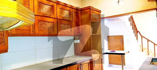 100 sq Yard's House Well maintain