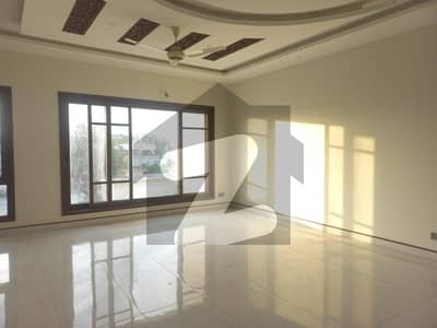 ڈی ایچ اے فیز 8 ڈی ایچ اے ڈیفینس,کراچی میں 3 کمروں کا 1 کنال بالائی پورشن 4.0 لاکھ میں کرایہ پر دستیاب ہے۔