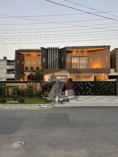 ویلینشیاء ہاؤسنگ سوسائٹی لاہور میں 6 کمروں کا 1 کنال مکان 8.75 کروڑ میں برائے فروخت۔ ویلینشیاء ہاؤسنگ سوسائٹی لاہور میں 6 کمروں کا 1 کنال مکان 8.75 کروڑ میں برائے فروخت۔