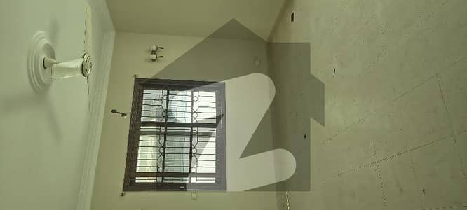 500 Yard Bungalow Phase 8 Zulfiqar Street