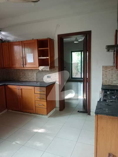 KANAL LOWER PORTION AVAILABLE FOR RENT IN DHA PHASE 1 KANAL LOWER PORTION AVAILABLE FOR RENT IN DHA PHASE 1