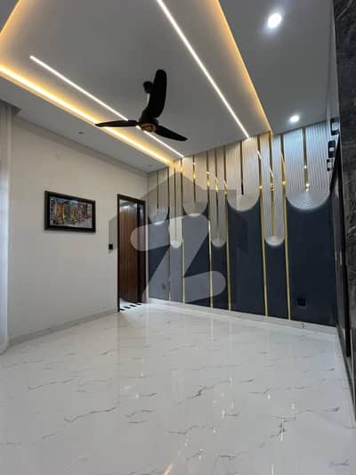 ڈی ایچ اے فیز 8 سابقہ ​​پارک ویو ڈی ایچ اے فیز 8,ڈی ایچ اے ڈیفینس,لاہور میں 5 کمروں کا 1 کنال مکان 3.0 لاکھ میں کرایہ پر دستیاب ہے۔