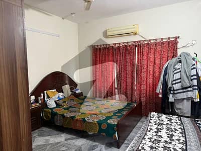 20 MARLA FISRT FLOOR HOT LOCATION