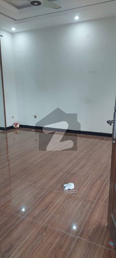 New Ground portion 3bed D tvl kitchen available in ideal location