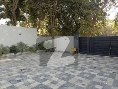 25 Marla Prime Property For Lease, Featuring 2,500 Sq. Ft. Covered Area, In Gulberg Off M. M. Alam Road