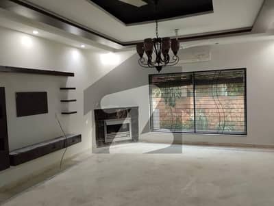 ڈی ایچ اے فیز 4 ڈیفنس (ڈی ایچ اے),لاہور میں 5 کمروں کا 1 کنال مکان 6.85 کروڑ میں برائے فروخت۔ ڈی ایچ اے فیز 4 ڈیفنس (ڈی ایچ اے),لاہور میں 5 کمروں کا 1 کنال مکان 6.85 کروڑ میں برائے فروخت۔