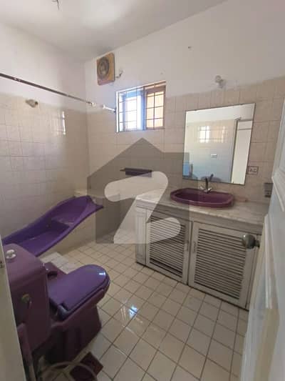 گارڈن ٹاؤن - بابر بلاک گارڈن ٹاؤن,لاہور میں 3 کمروں کا 1 کنال بالائی پورشن 1.2 لاکھ میں کرایہ پر دستیاب ہے۔