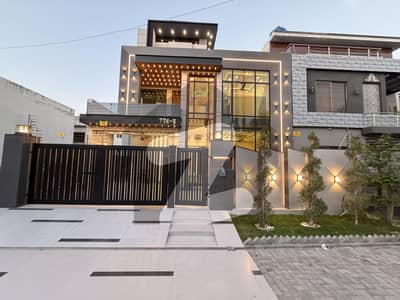 سینٹرل پارک ہاؤسنگ سکیم لاہور میں 5 کمروں کا 10 مرلہ مکان 4.0 کروڑ میں برائے فروخت۔