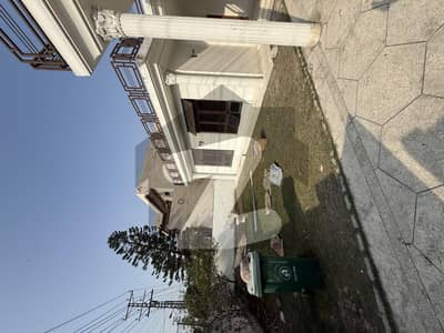 One Kanal Demolishable House Available For Sale 90 Feet Road Hot Location